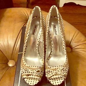 Off-white/black polka dots and beige-striped heel